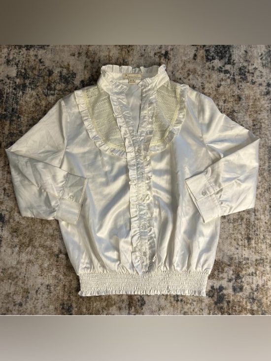 Forever 21 Tops - Forever 21 White Silky Blouse Women’s Medium Romantic Ruffle Lace Pleated Dainty